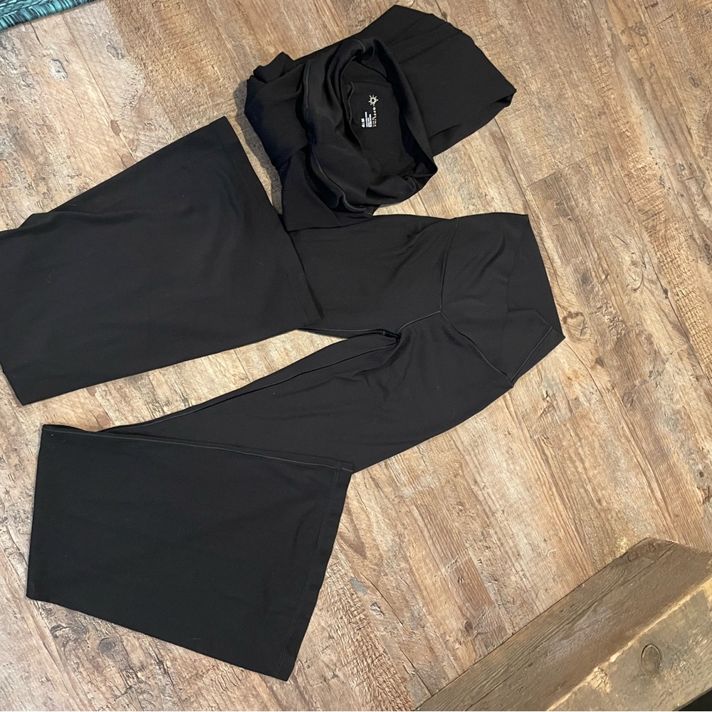 Offline by Aerie crossover flare leggings. Size XS